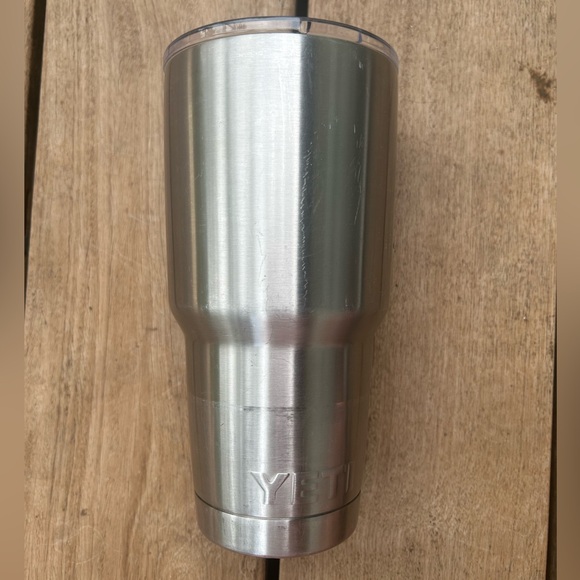 YETI Rambler 30 oz Tumbler Stainless Steel Drink Travel Cup Mug Hot/Cold - Picture 4 of 9